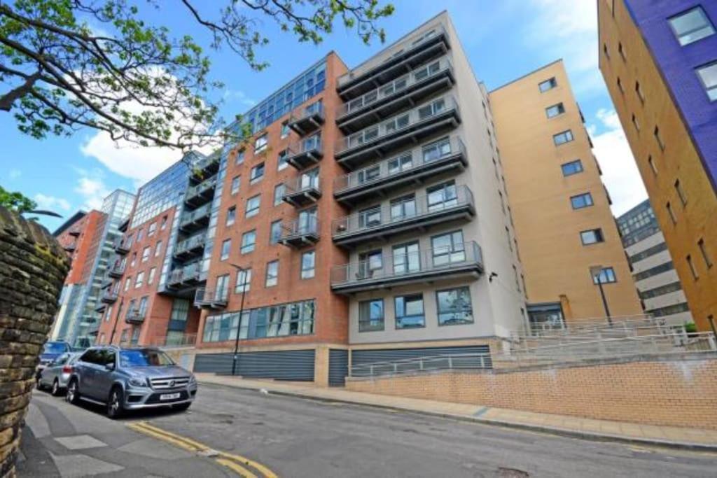Sheffield City Centre Apartment & Balcony Exterior photo