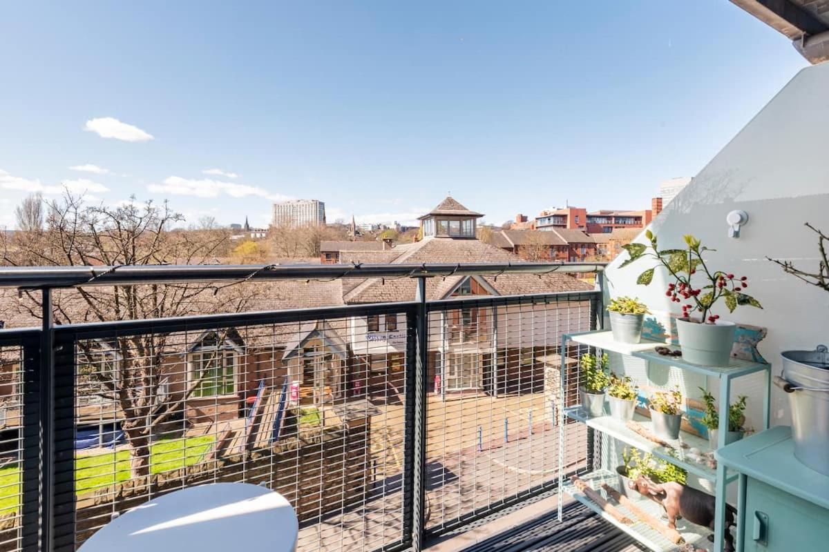 Sheffield City Centre Apartment & Balcony Exterior photo